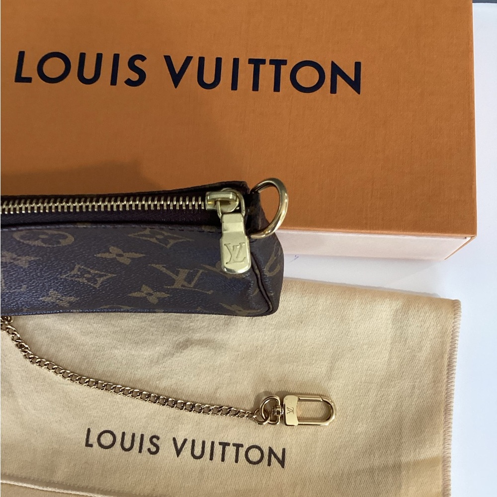 Authentic Louis Vuitton Pink Monogram Canvas Giraffe Print Pochette - Picture 9 of 15